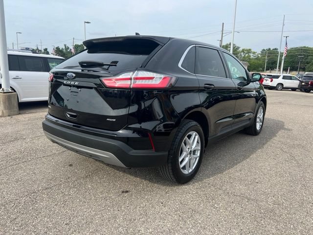 Certified 2024 Ford Edge SEL w/ Convenience Package AWD/4WD image 3