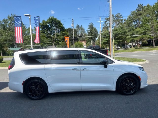 Used 2024 Chrysler Pacifica Limited FWD image 7