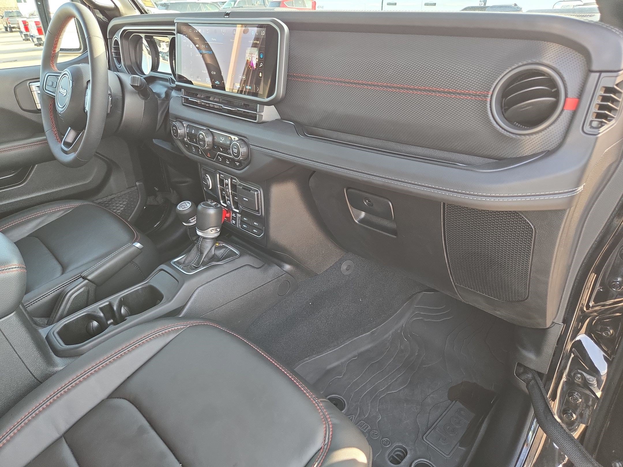 Used 2024 Jeep Gladiator Rubicon AWD/4WD image 34