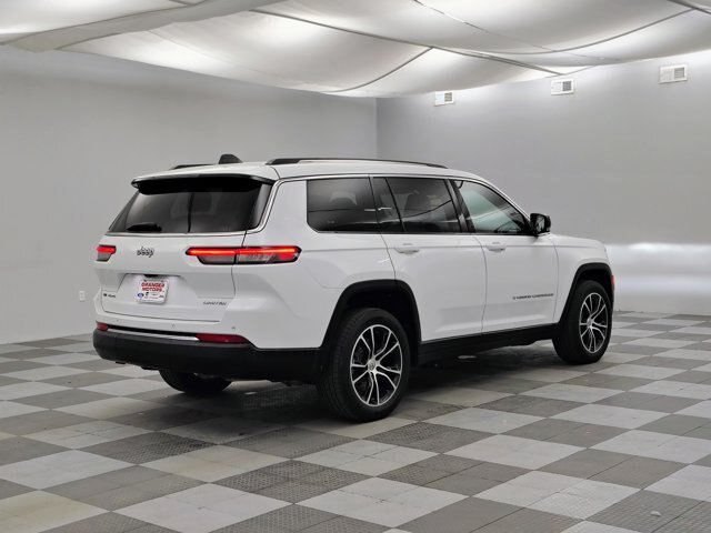 Used 2022 Jeep Grand Cherokee L Limited AWD/4WD image 10