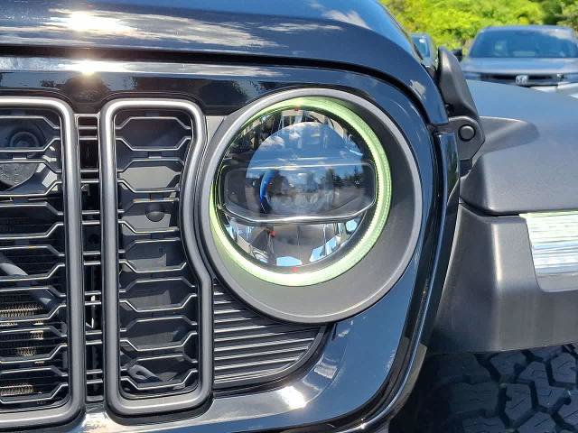 Used 2025 Jeep Gladiator Mojave w/ Convenience Group AWD/4WD image 30