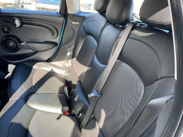 Used 2016 MINI Cooper 4-Door Hardtop image 9