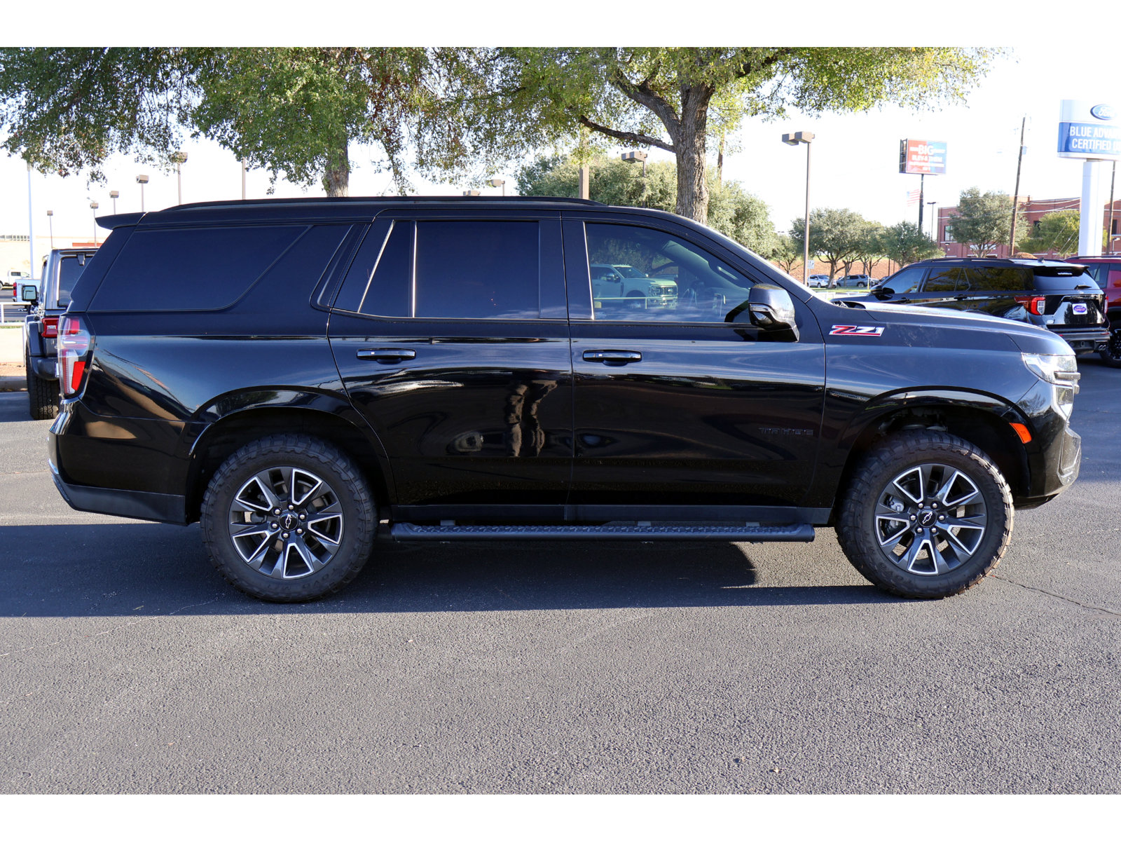 Used 2022 Chevrolet Tahoe Z71 w/ Z71 Off-Road Package AWD/4WD image 13