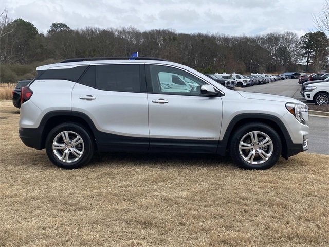 Used 2022 GMC Terrain SLE w/ Driver Convenience Package image 6