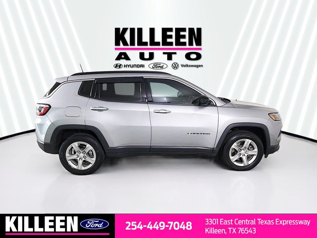Used 2023 Jeep Compass Latitude AWD/4WD image 10