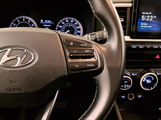 Used 2022 Hyundai Venue Limited FWD image 18