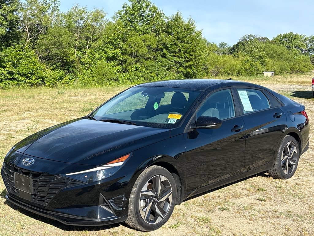 Used 2023 Hyundai Elantra SEL w/ Convenience Package FWD image 10