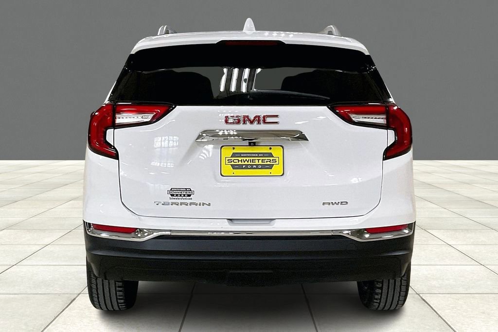 Used 2024 GMC Terrain SLT image 3