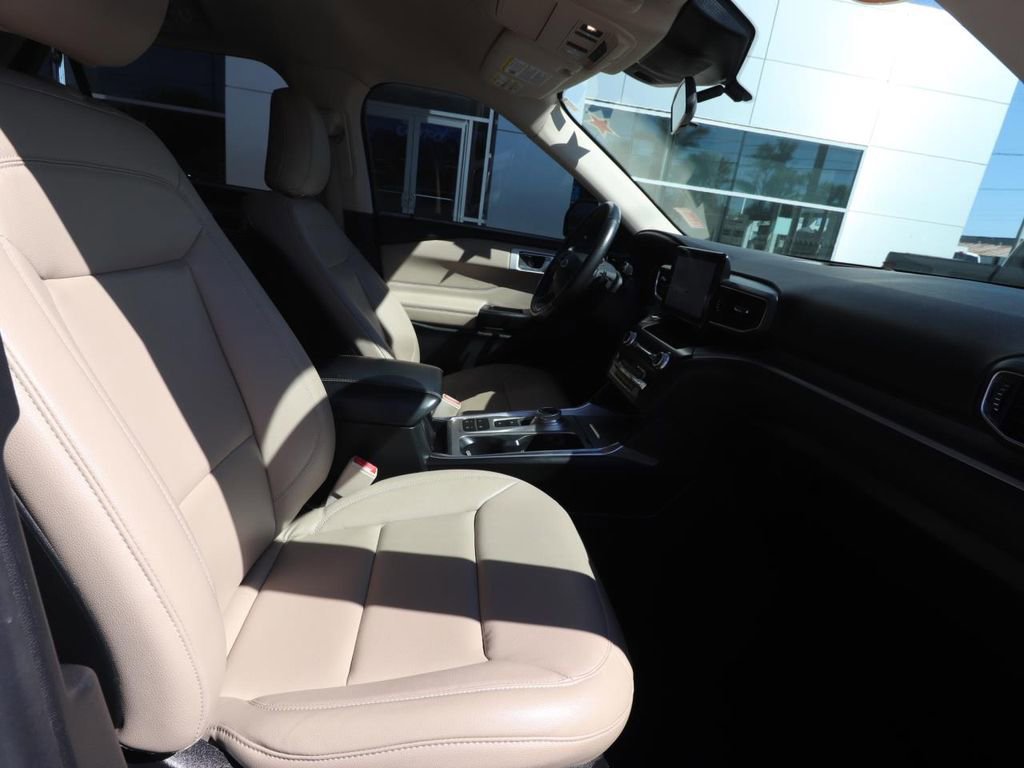 Certified 2020 Ford Explorer XLT w/ Equipment Group 202A image 16