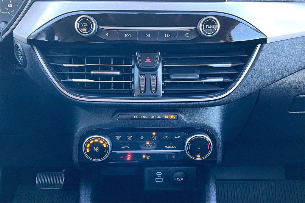 Certified 2022 Ford Escape SE w/ Cold Weather Package image 31