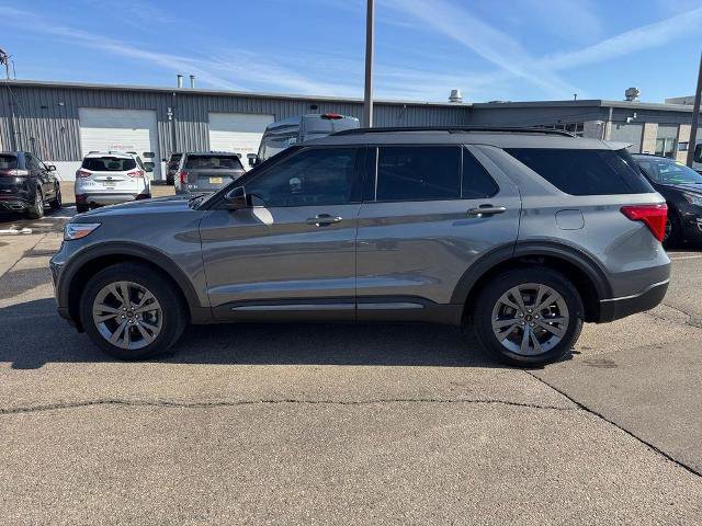 Certified 2023 Ford Explorer XLT w/ Equipment Group 202A image 3
