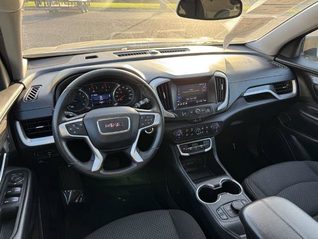 Used 2024 GMC Terrain SLE w/ Driver Convenience Package image 17