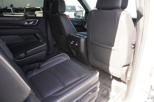 Used 2023 GMC Yukon XL SLT w/ SLT Premium Package image 17