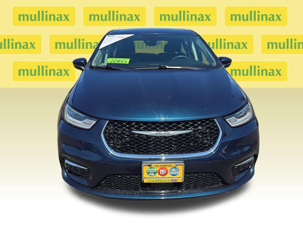Used 2023 Chrysler Pacifica Touring-L FWD image 16
