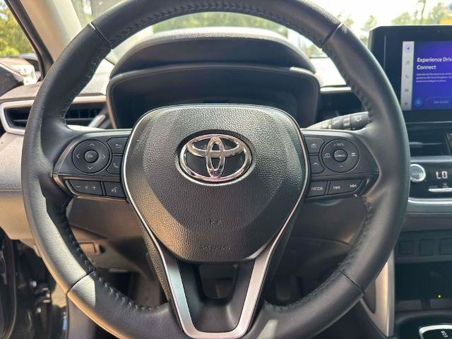 Used 2025 Toyota Corolla Cross LE FWD image 21