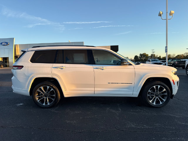Used 2023 Jeep Grand Cherokee L Overland w/ Advanced Protech Group III AWD/4WD image 8