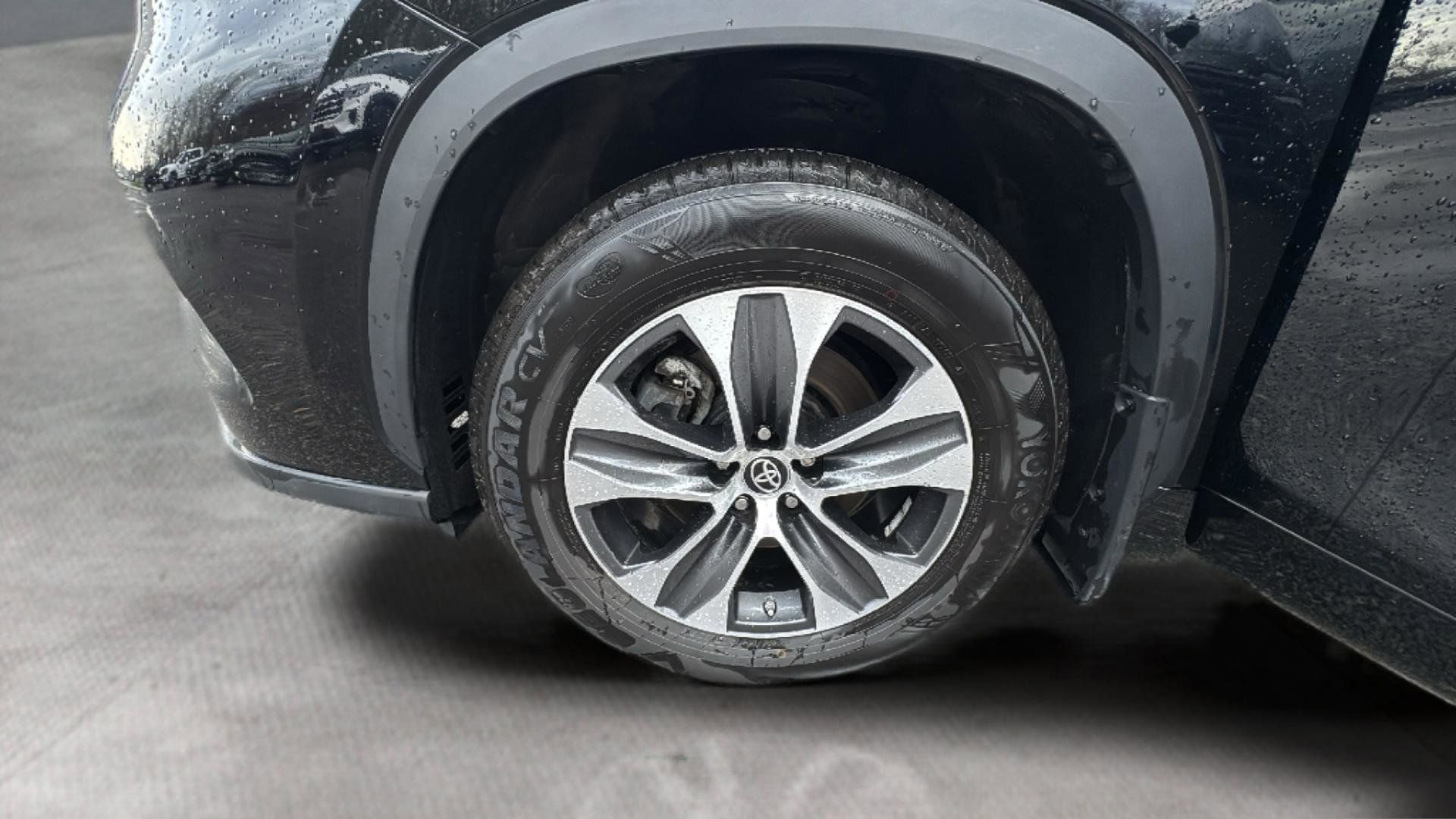 Used 2023 Toyota Highlander L image 29