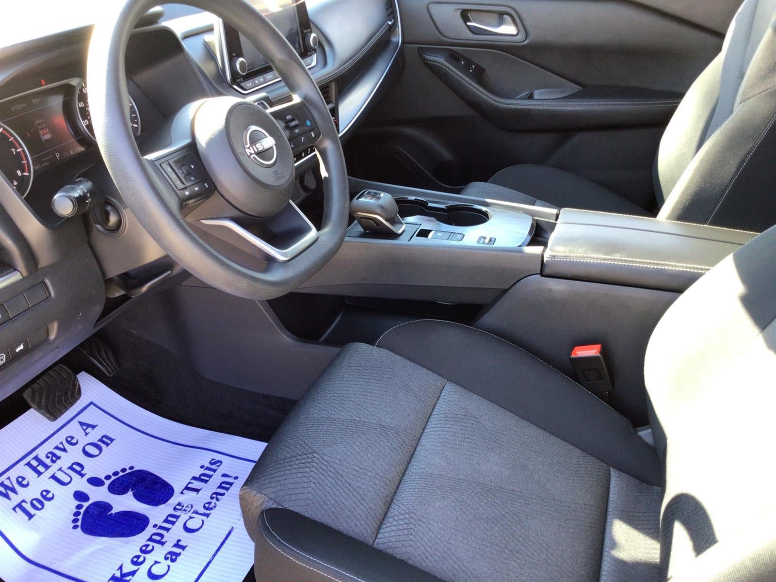 Used 2024 Nissan Rogue SV FWD image 2