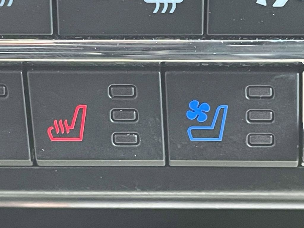 Certified 2022 Ford F150 Raptor w/ Equipment Group 801A High image 19