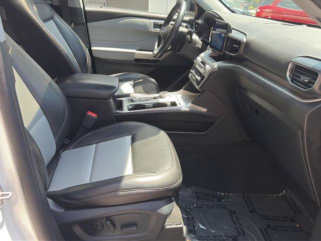 Certified 2022 Ford Explorer XLT w/ Equipment Group 202A AWD/4WD image 13