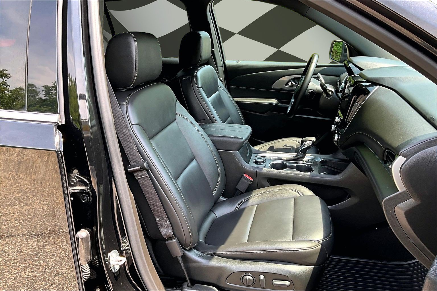 Used 2023 Chevrolet Traverse LT AWD/4WD image 7