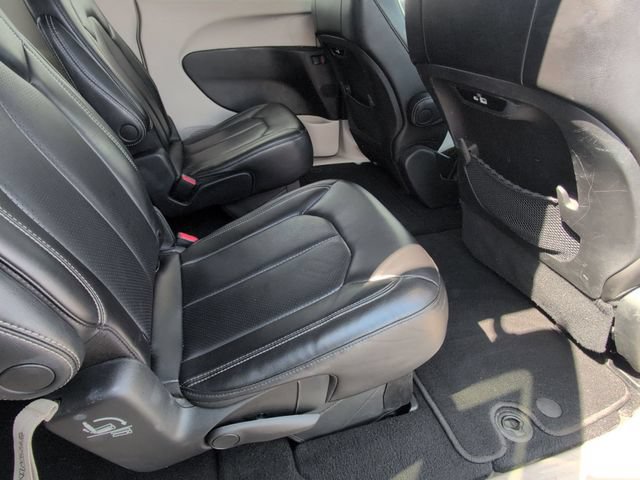 Used 2023 Chrysler Pacifica Touring-L FWD image 17