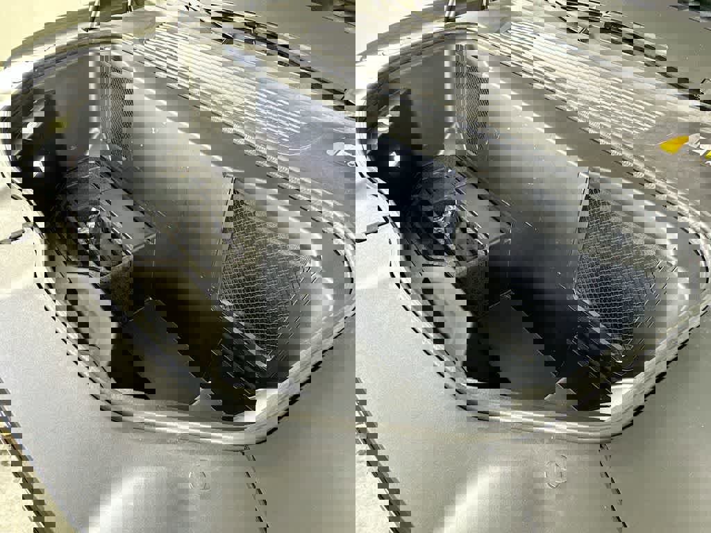 Used 2025 Rivian R1S Adventure image 13