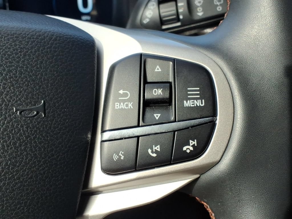 Certified 2026 Ford Explorer Active AWD/4WD image 9
