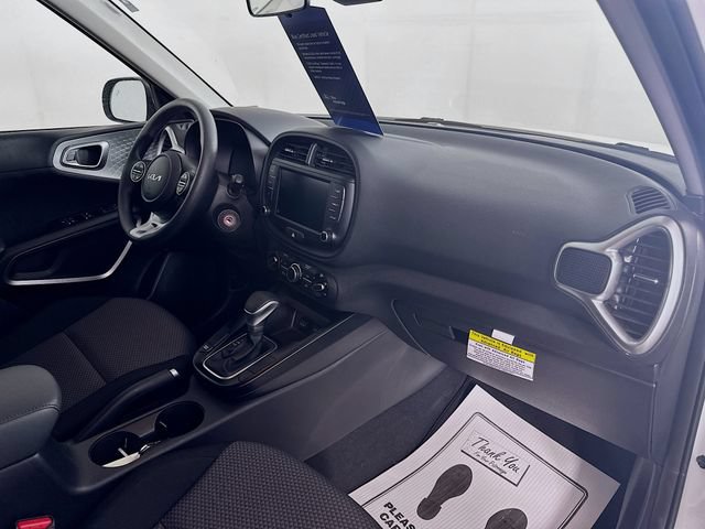 Used 2025 Kia Soul LX w/ LX Technology Package FWD image 32