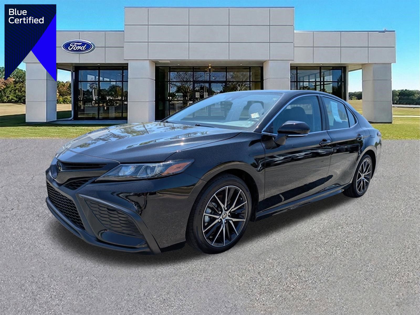 Used 2024 Toyota Camry SE w/ Convenience Package