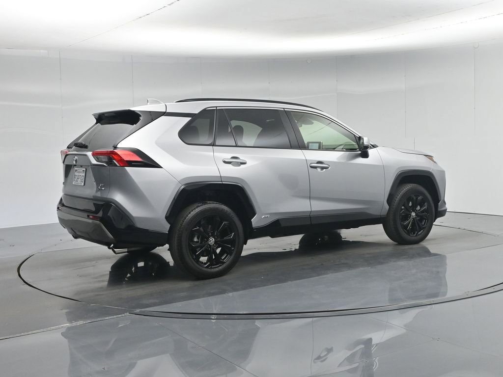 Used 2025 Toyota RAV4 SE image 30