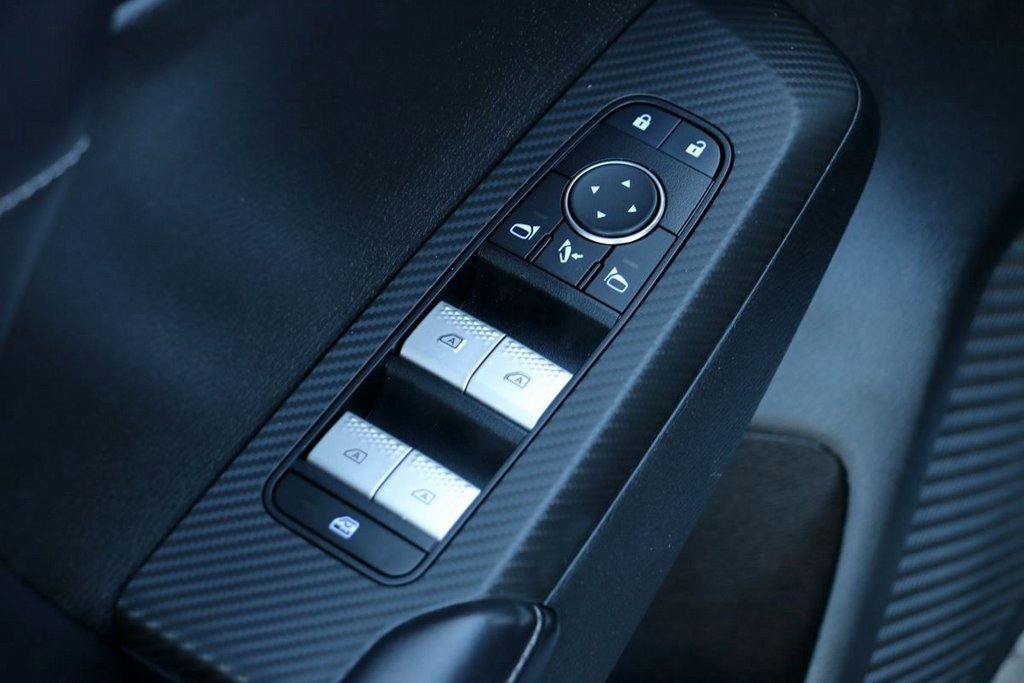 Used 2024 Mitsubishi Outlander SE image 16