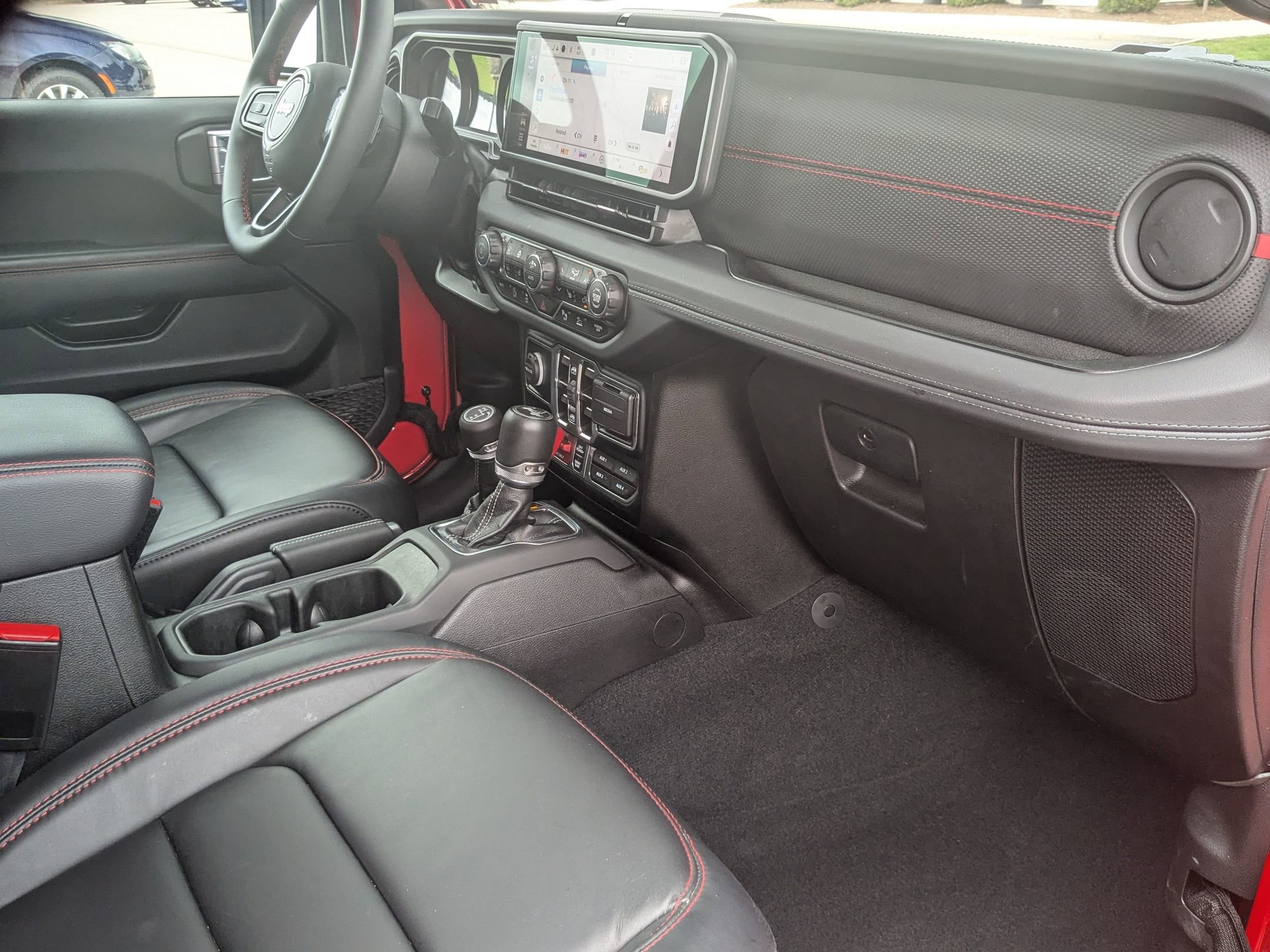 Used 2024 Jeep Wrangler Unlimited Rubicon w/ Technology Group image 39