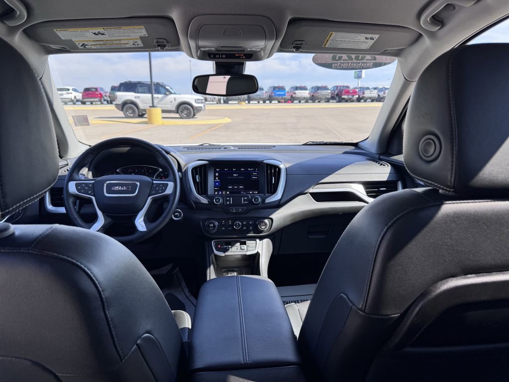 Used 2023 GMC Terrain SLT image 32