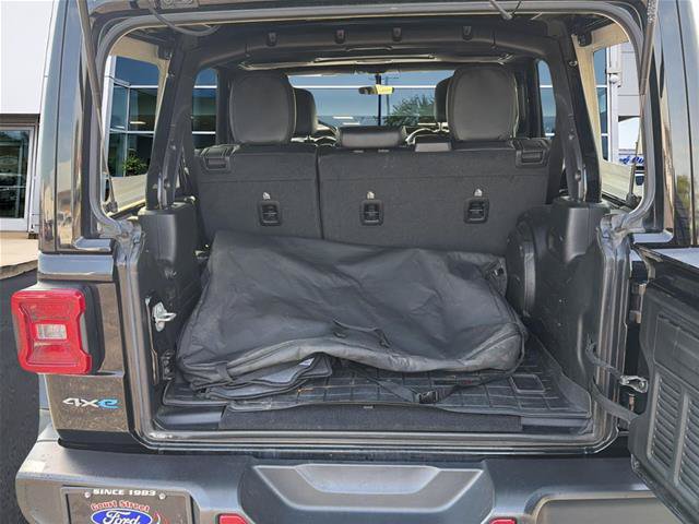 Used 2023 Jeep Wrangler Unlimited Sahara w/ Cold Weather Group AWD/4WD image 17