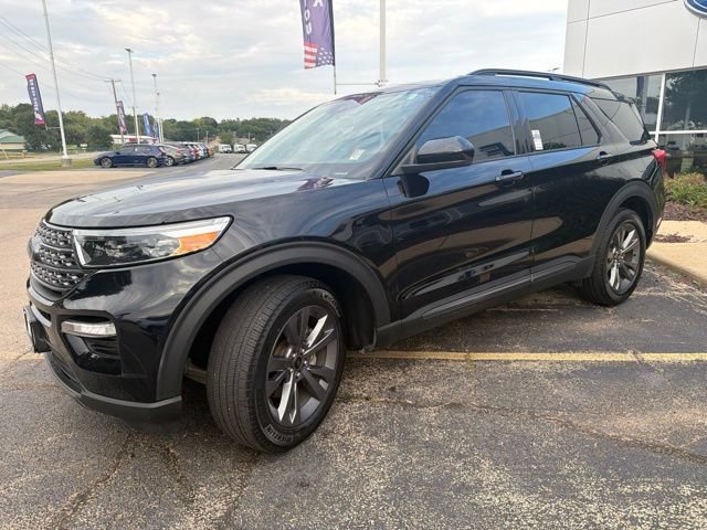 Certified 2023 Ford Explorer XLT w/ Equipment Group 202A AWD/4WD image 3