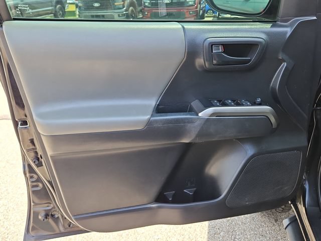 Used 2022 Toyota Tacoma SR5 AWD/4WD image 23