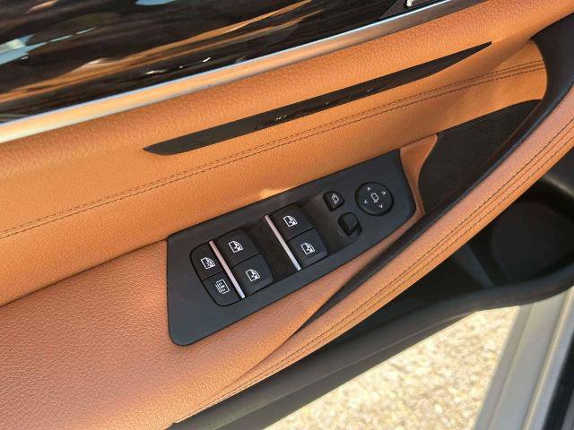 Used 2023 BMW 530i xDrive w/ Convenience Package AWD/4WD image 17