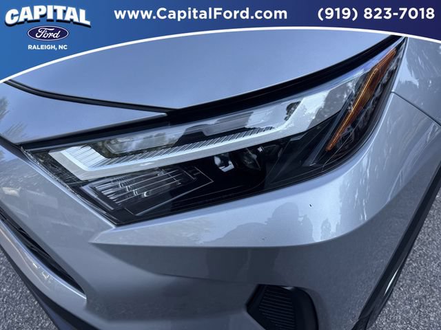 Used 2025 Toyota RAV4 LE AWD/4WD image 11