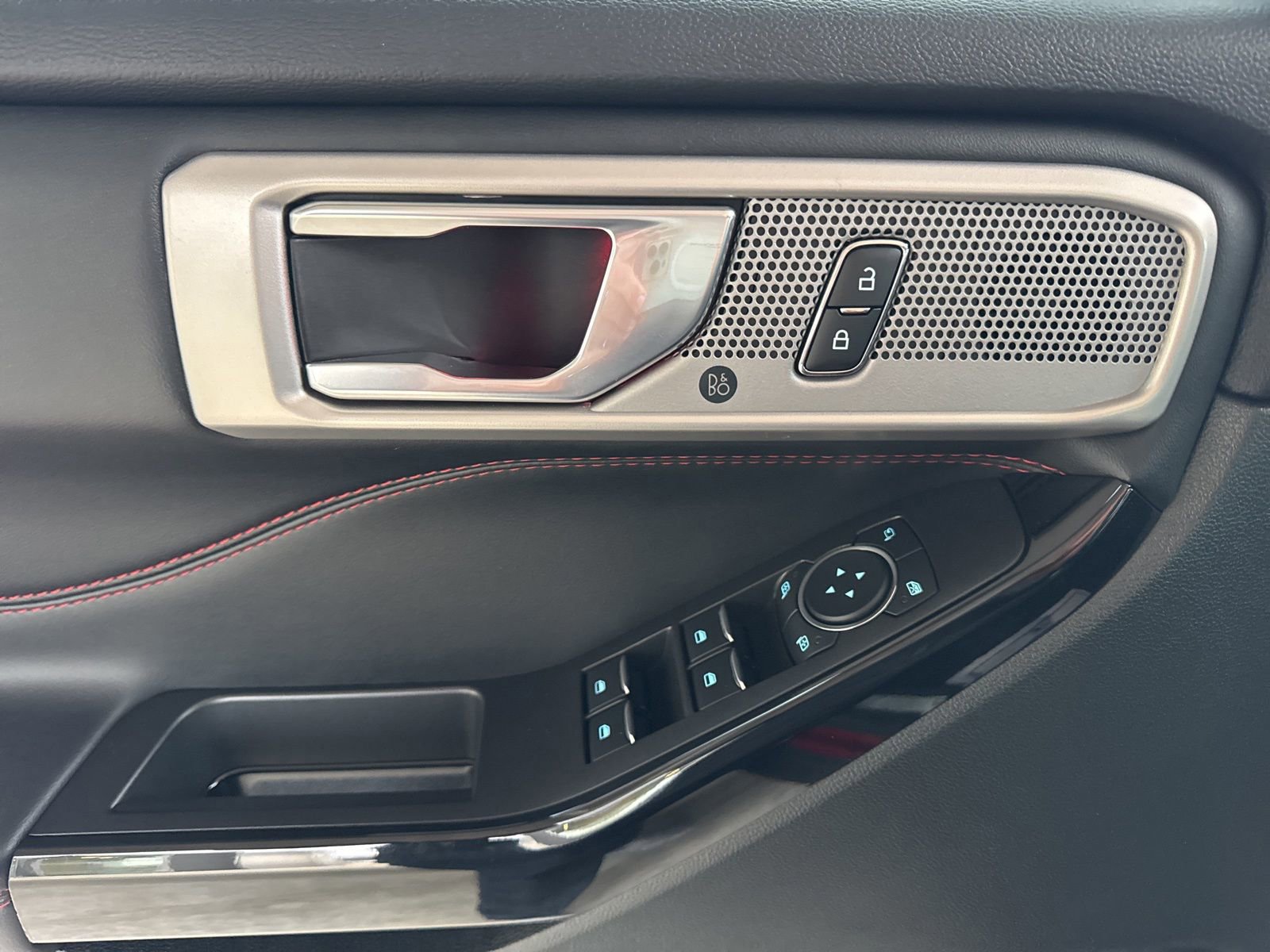 Certified 2024 Ford Explorer ST-Line w/ Class IV Trailer Tow Package image 29