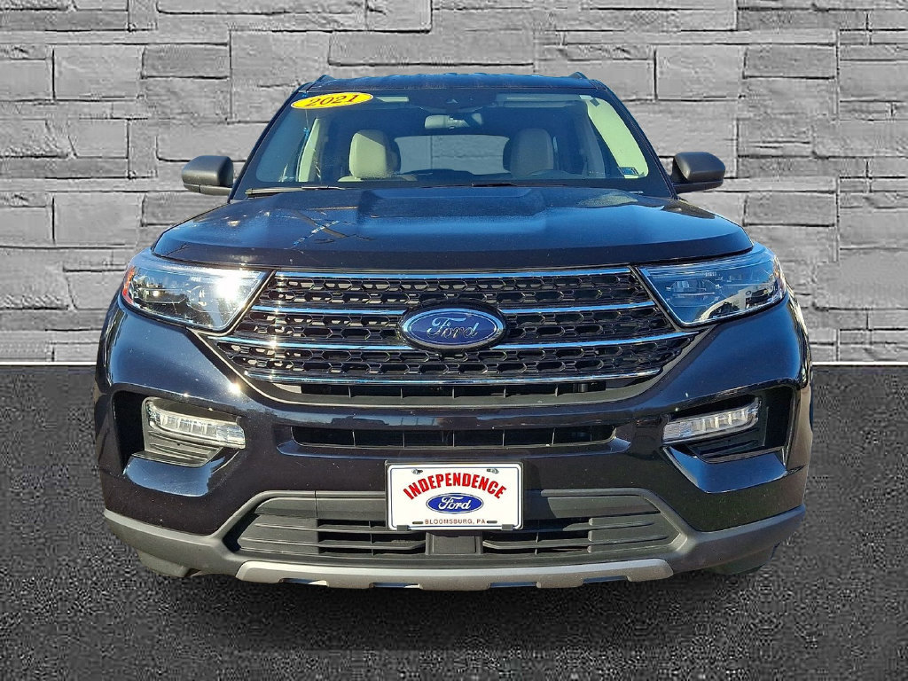 Certified 2021 Ford Explorer XLT w/ Equipment Group 202A AWD/4WD image 3