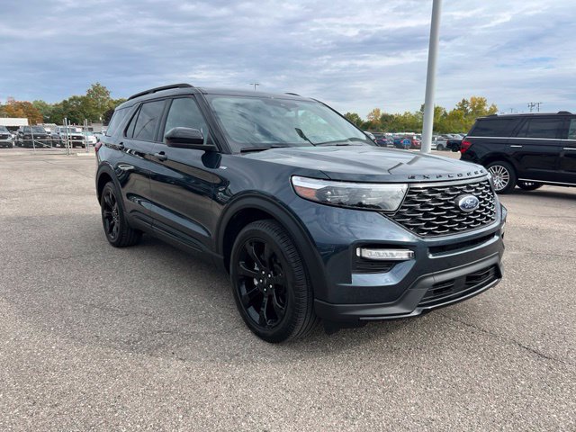 Certified 2024 Ford Explorer ST-Line w/ Class IV Trailer Tow Package AWD/4WD image 3