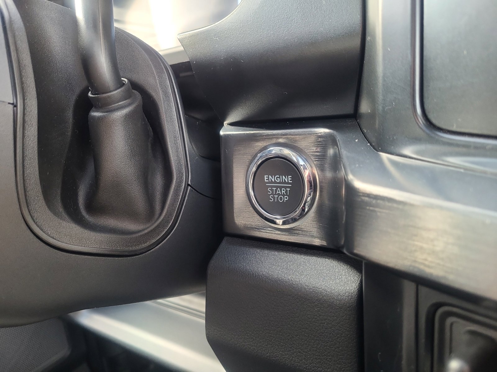 Certified 2025 Ford F350 Lariat w/ Black Appearance Package image 31