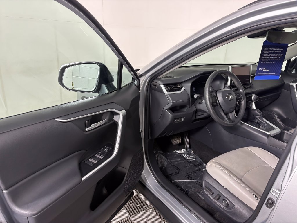 Used 2025 Toyota RAV4 XLE AWD/4WD image 11