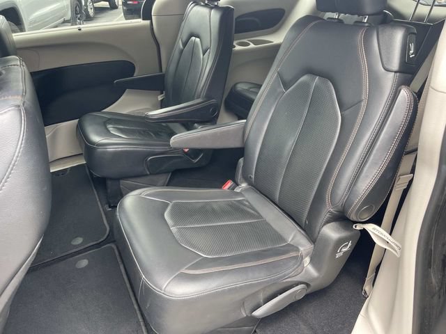 Used 2020 Chrysler Pacifica Touring-L FWD image 20