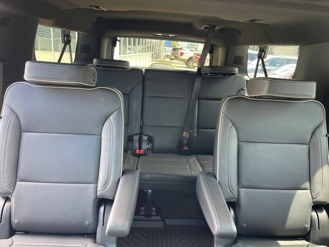 Used 2024 Chevrolet Suburban Premier w/ Premium Package RWD image 25