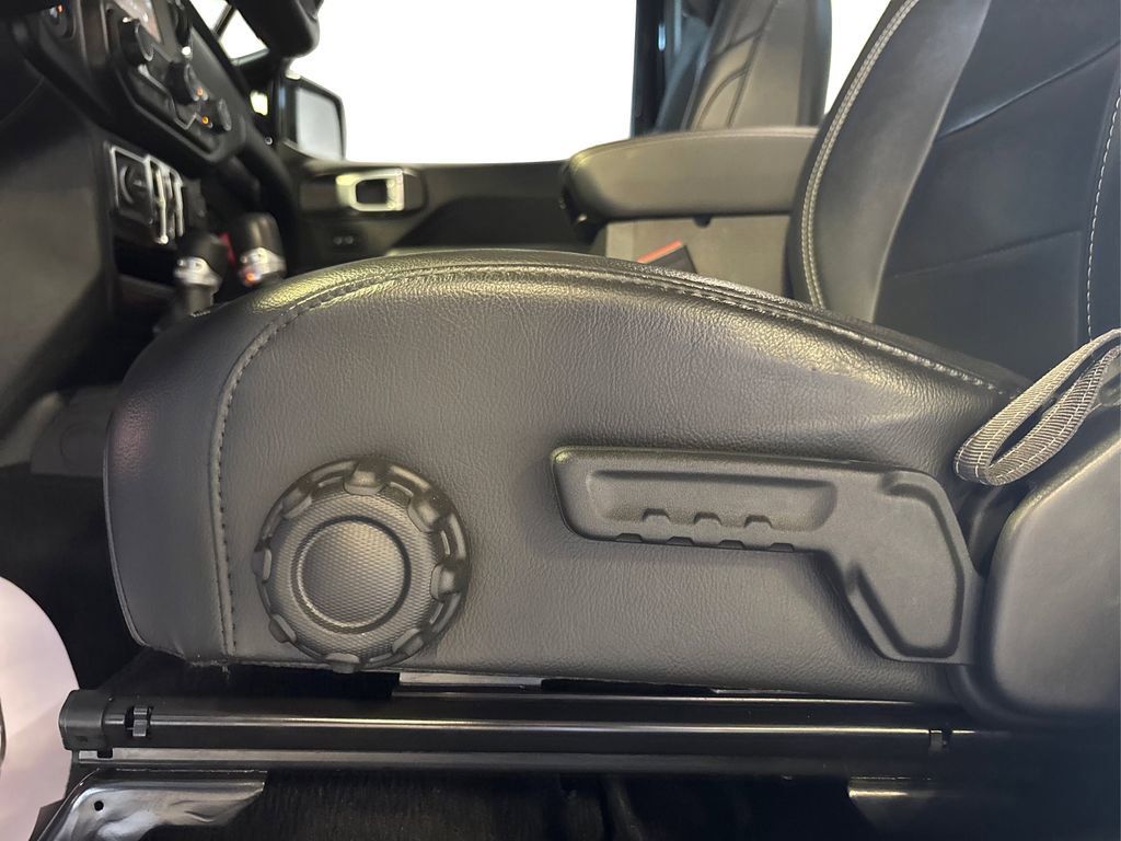 Used 2022 Jeep Wrangler Unlimited Sahara w/ Cold Weather Group image 27