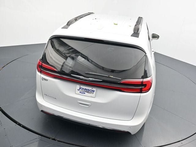 Used 2022 Chrysler Pacifica Touring-L FWD image 26
