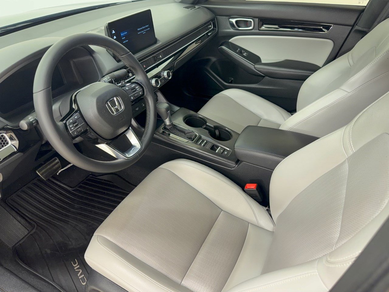 Used 2025 Honda Civic Sport Touring image 4