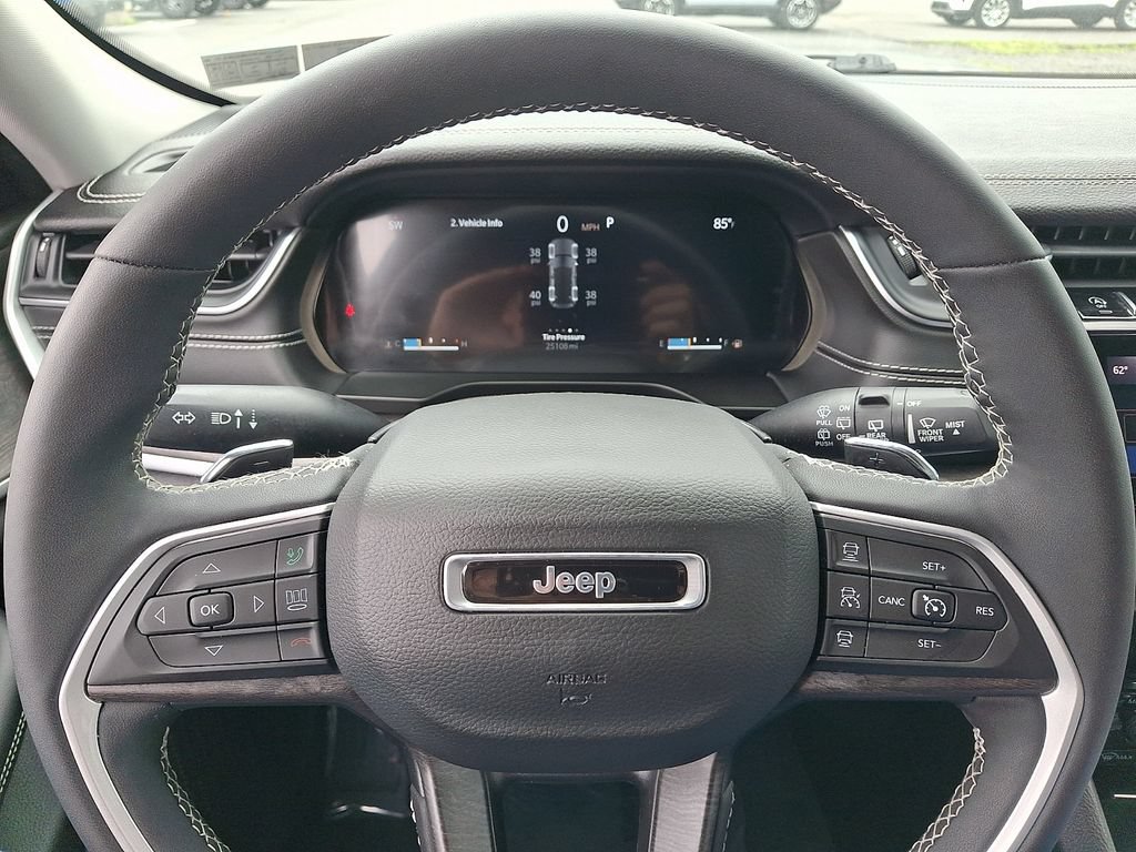 Used 2023 Jeep Grand Cherokee Limited AWD/4WD image 20